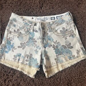 Miss Me Floral Cargo Women's Shorts - size 27